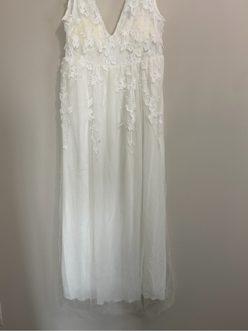 White Lace Applique Tulle Maxi Dress V-Neck Sleeveless Floral Bridal Gown - Picture 7 of 10